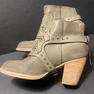 Ecote Booties Size 6
